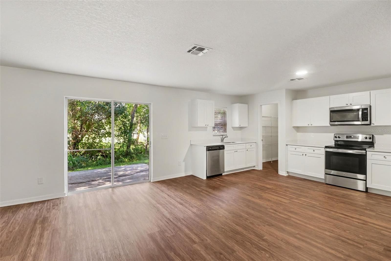 Single Family Residence at 1544 ALGONKIN LOOP, ORLANDO, photo 11 of 29