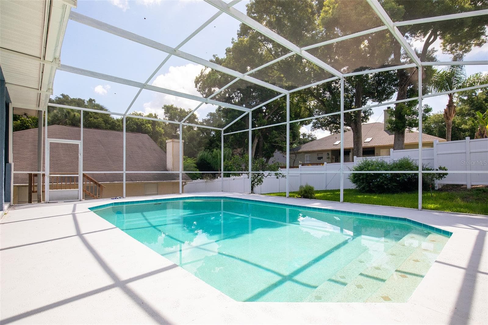 PRIVACY SCREENS BEING INSTALLED - 1153 OAK TREE CIR, ALTAMONTE SPRINGS