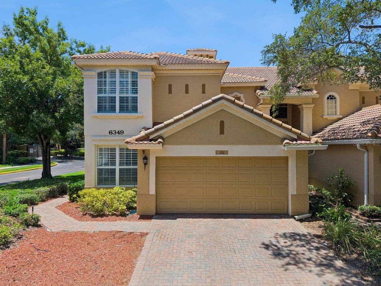 GORGEOUS END UNIT! - 6349 MIRAMONTE DR #101, ORLANDO