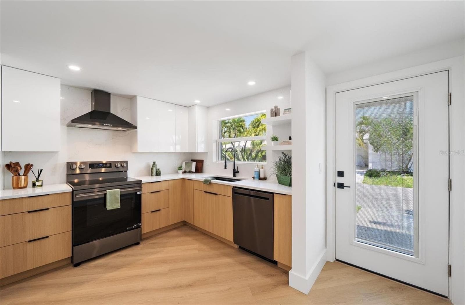 Kitchen as you enter the home with a hurricane impact front door and window - 578 SPANISH DR S, LONGBOAT KEY