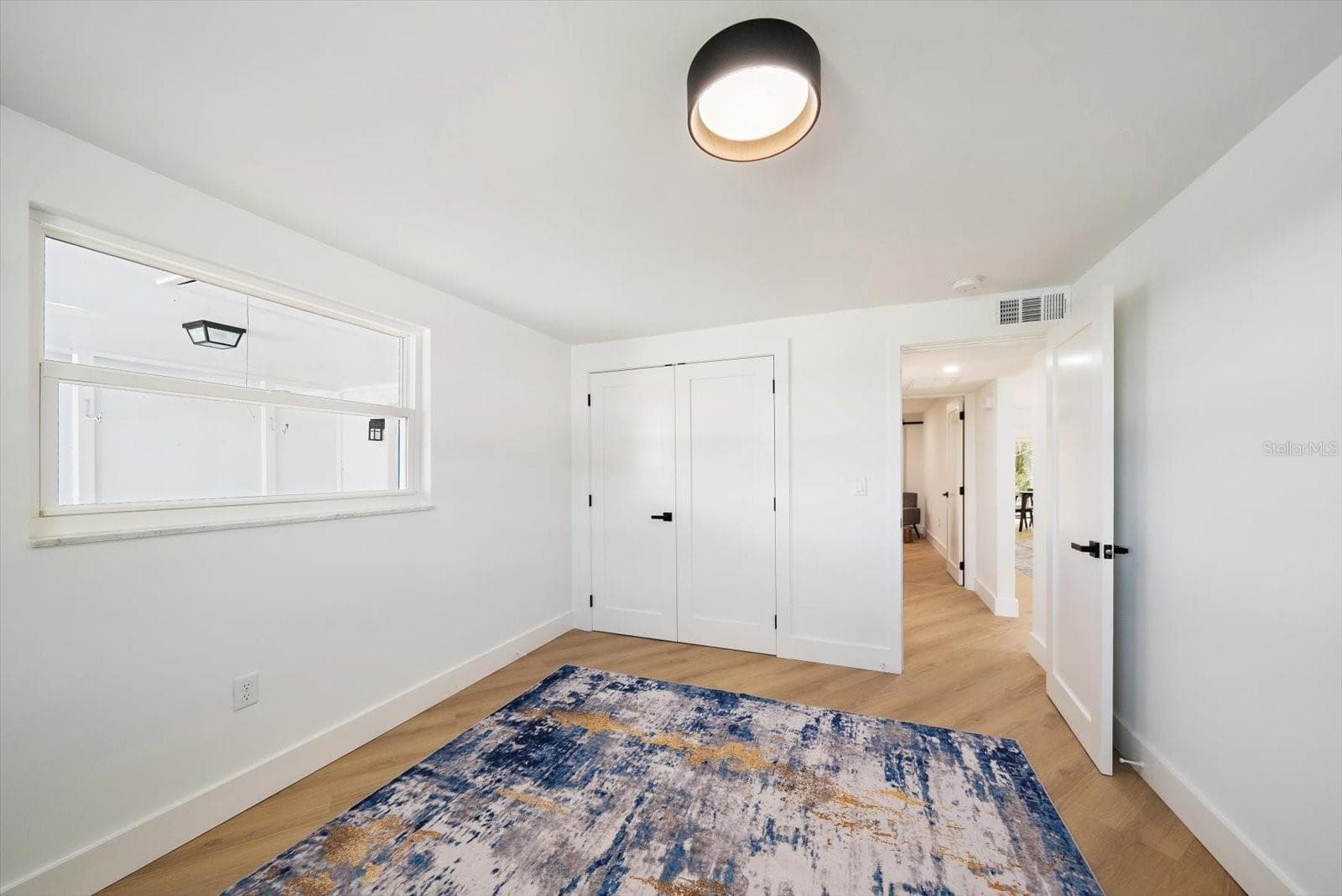 Guest bedroom with built-in closet - 578 SPANISH DR S, LONGBOAT KEY