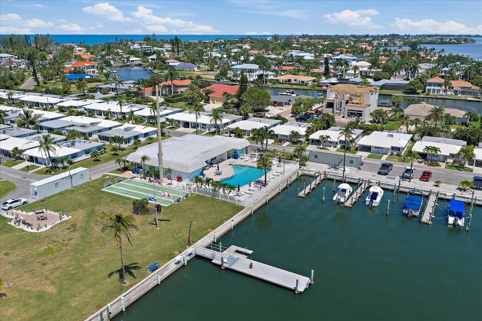 Community pool, clubhouse, boatslips, and shuffleboard - 578 SPANISH DR S, LONGBOAT KEY