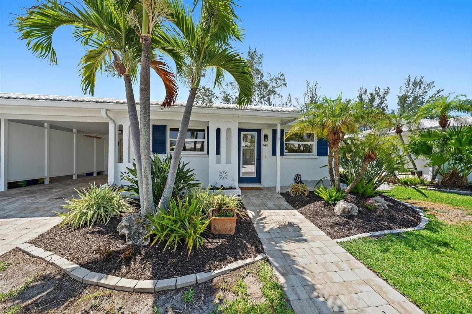 Front of home - 578 SPANISH DR S, LONGBOAT KEY