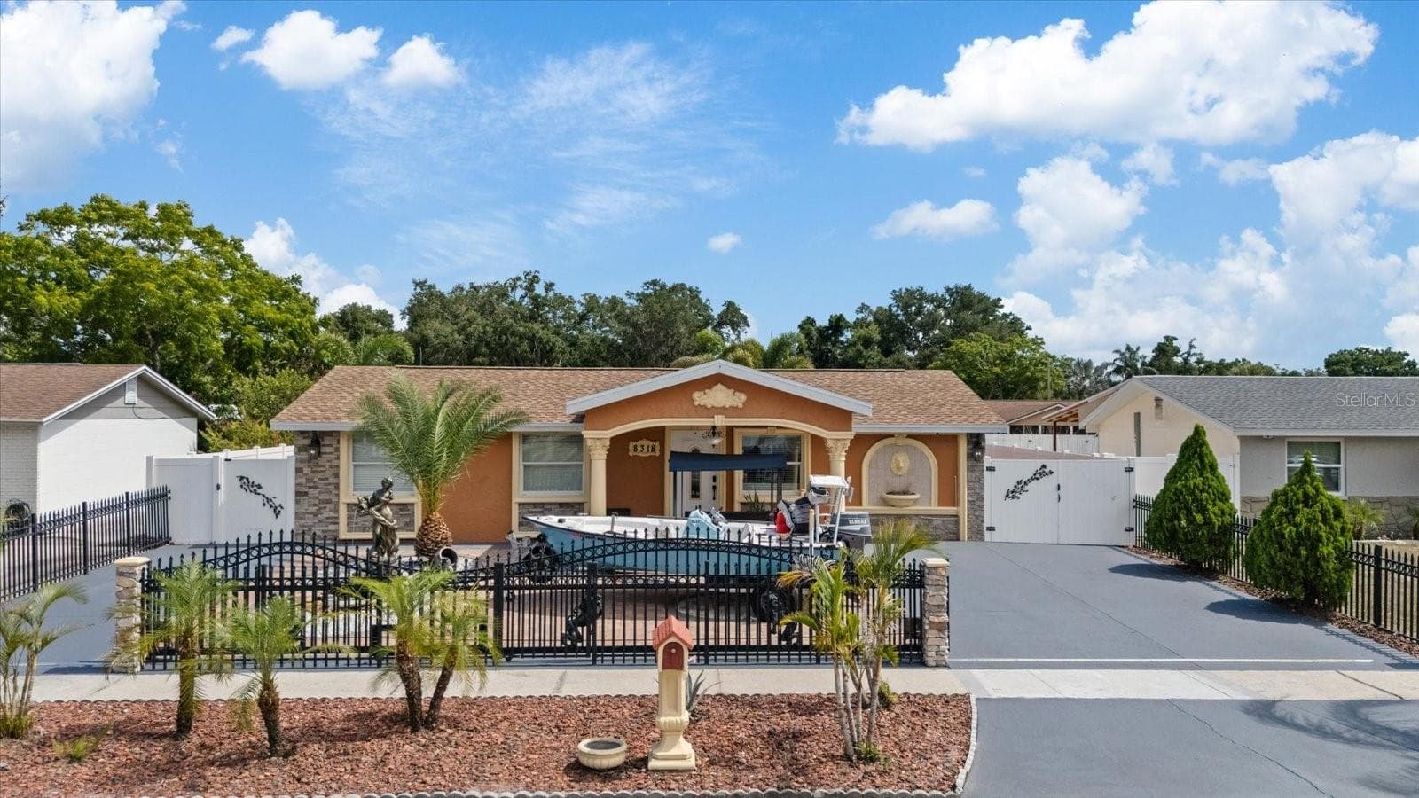 8318 DRYCREEK DR