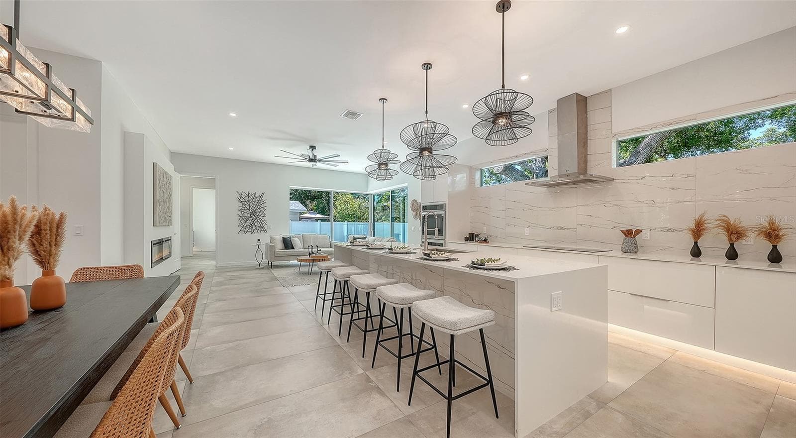 Single Family Residence at 2010 HYDE PARK CIR, SARASOTA, photo 4 of 29