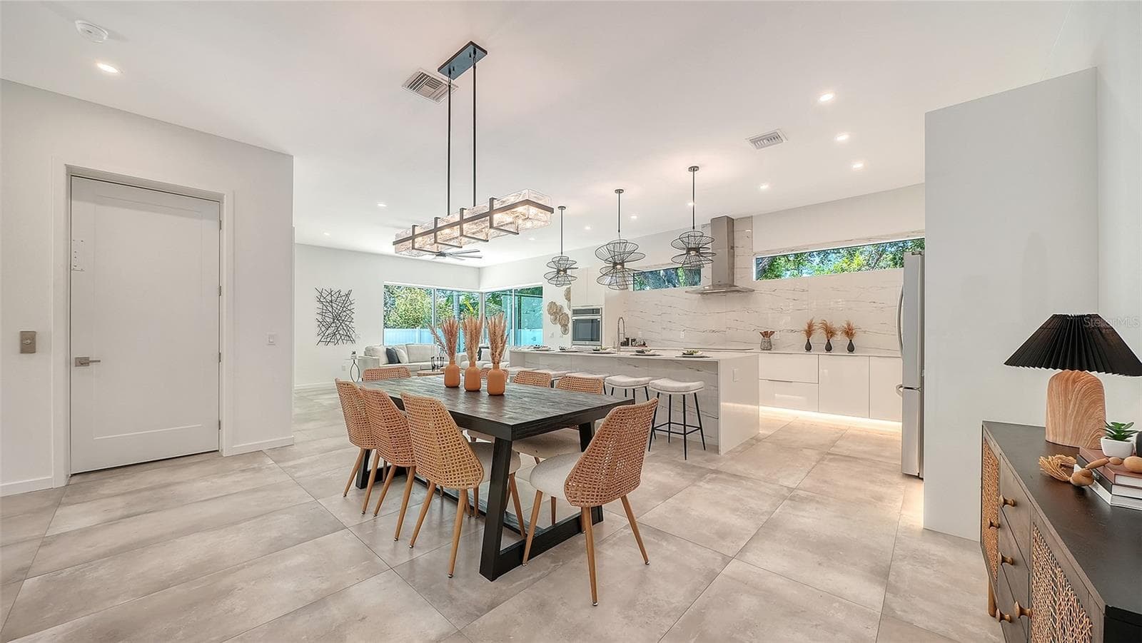 Single Family Residence at 2010 HYDE PARK CIR, SARASOTA, photo 10 of 29