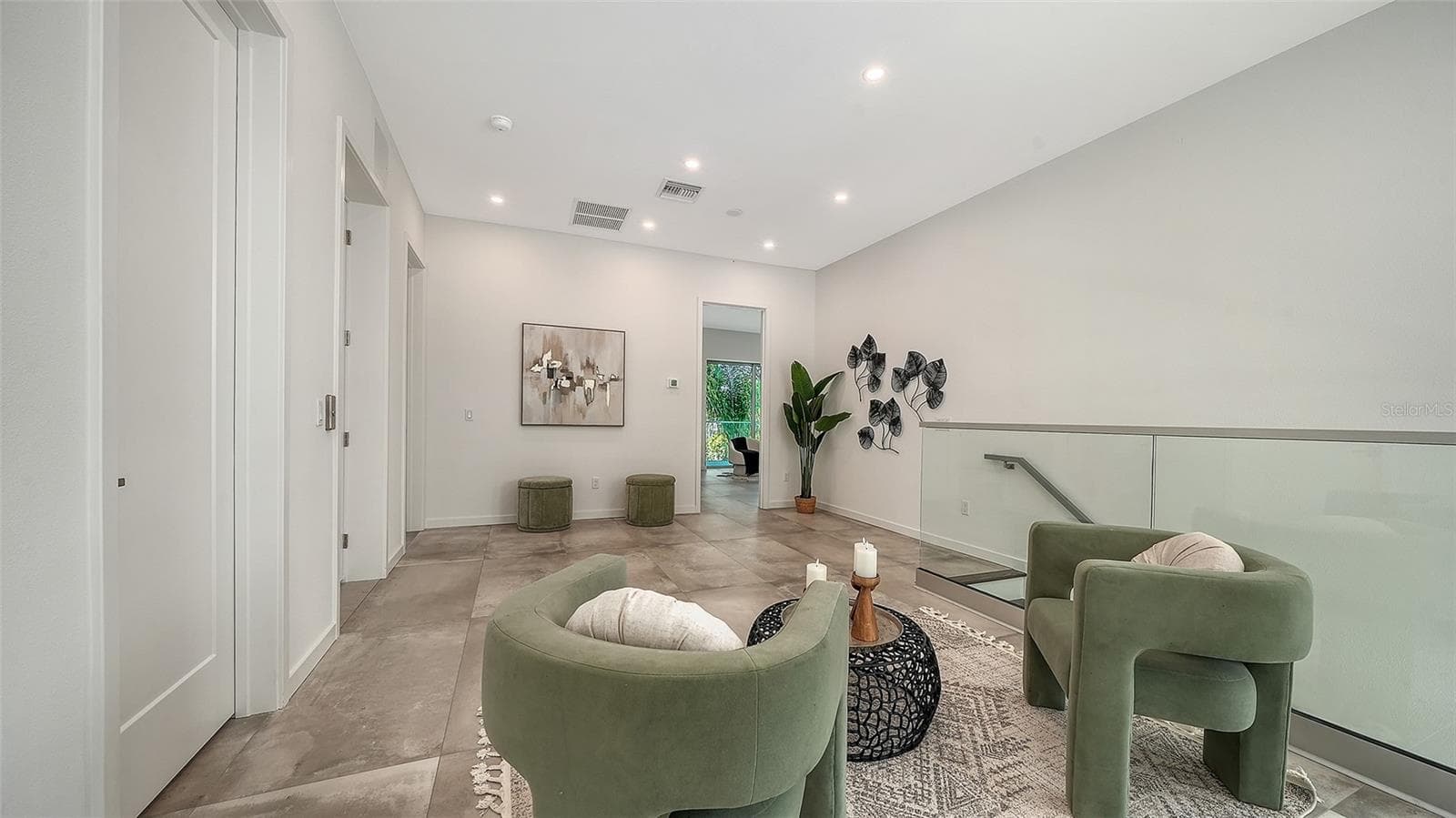 Single Family Residence at 2010 HYDE PARK CIR, SARASOTA, photo 11 of 29