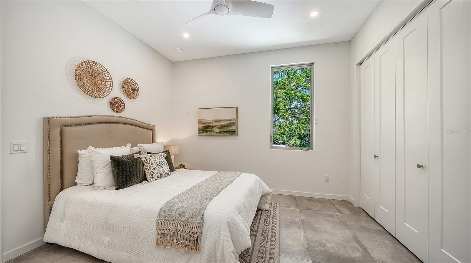 Single Family Residence at 2010 HYDE PARK CIR, SARASOTA, photo 18 of 29
