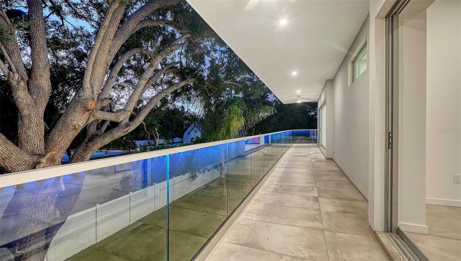Single Family Residence at 2010 HYDE PARK CIR, SARASOTA, photo 19 of 29
