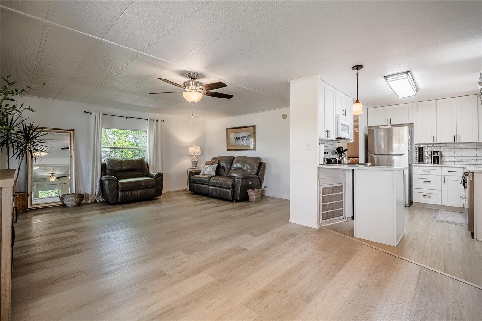 Manufactured Home at 36749 JODI AVE, ZEPHYRHILLS, photo 8 of 50