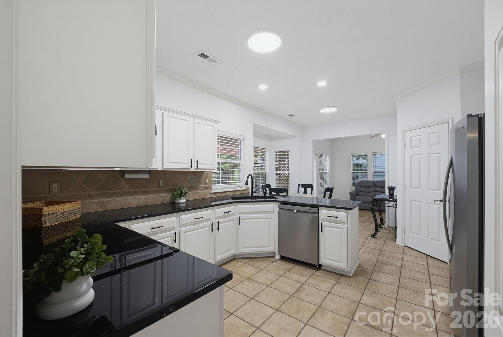 Single Family Residence at 6813 Neuhoff Lane, Charlotte, photo 9 of 30