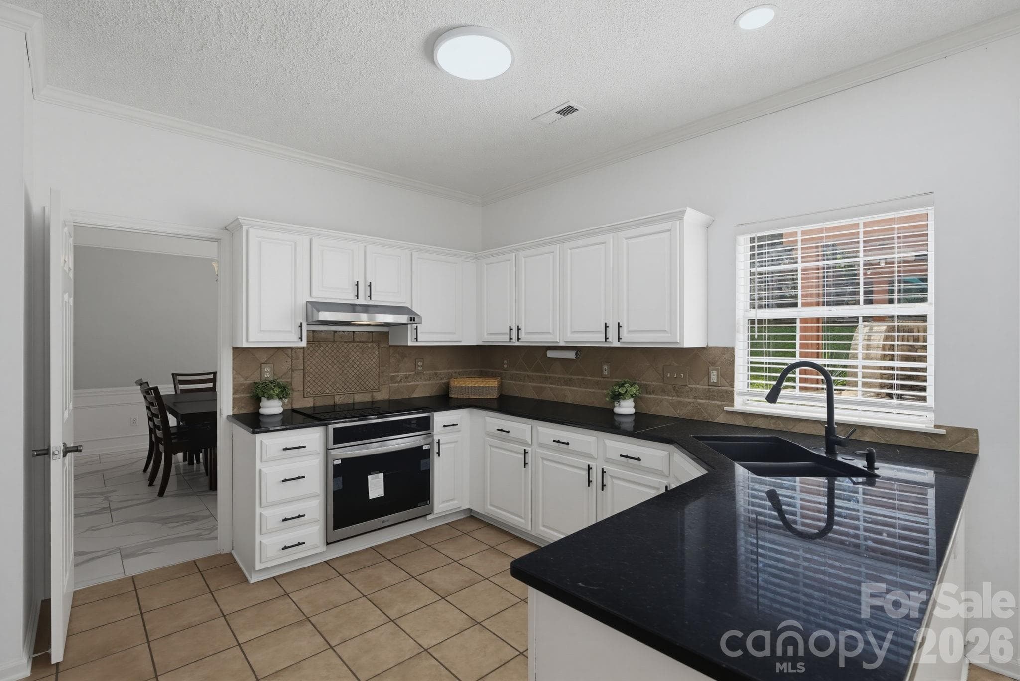 Single Family Residence at 6813 Neuhoff Lane, Charlotte, photo 10 of 30