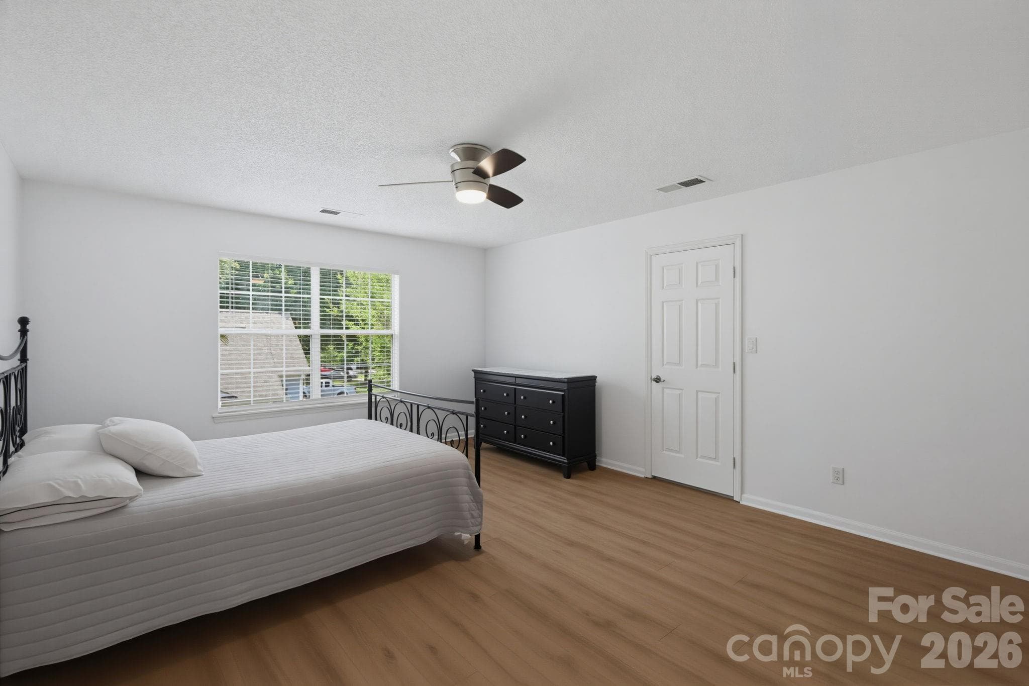 Single Family Residence at 6813 Neuhoff Lane, Charlotte, photo 15 of 30