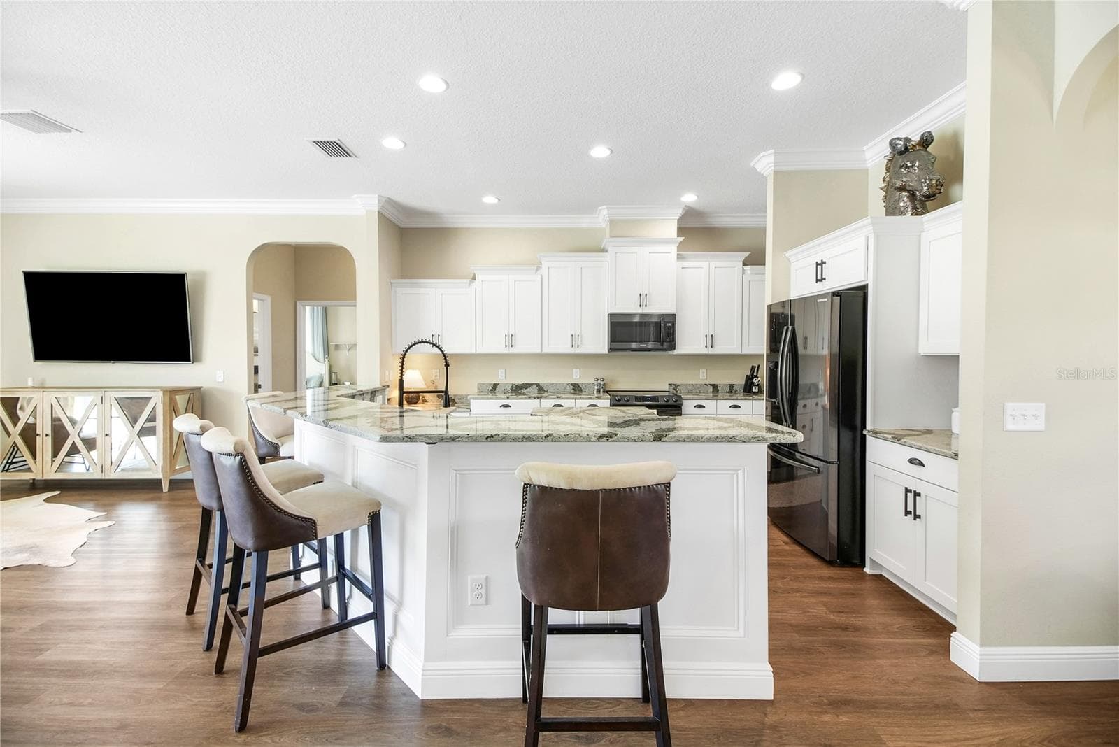 Oversized island of kitchen - 10757 COUNTY ROAD 223, OXFORD