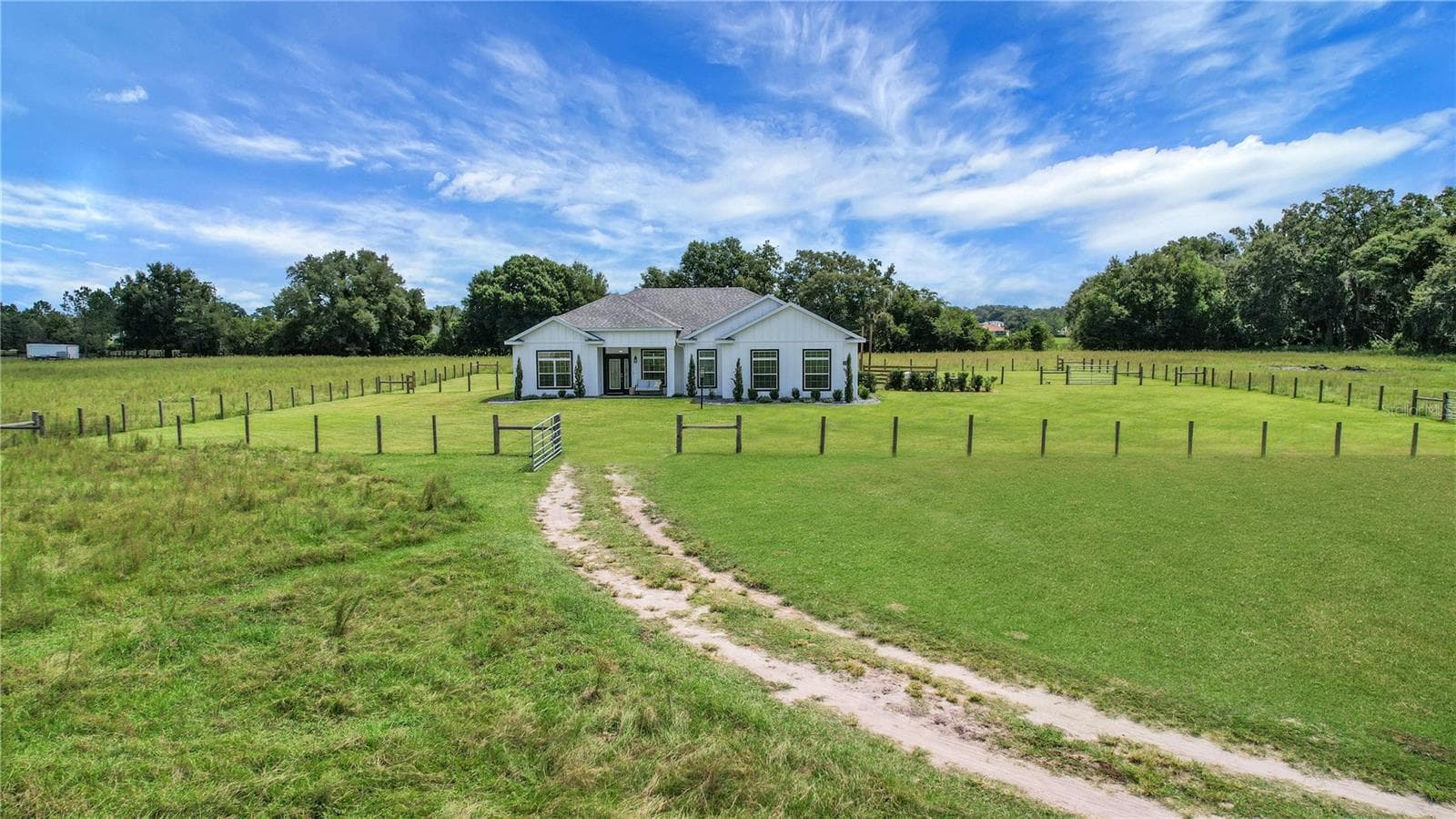 Drive way to home - 10757 COUNTY ROAD 223, OXFORD