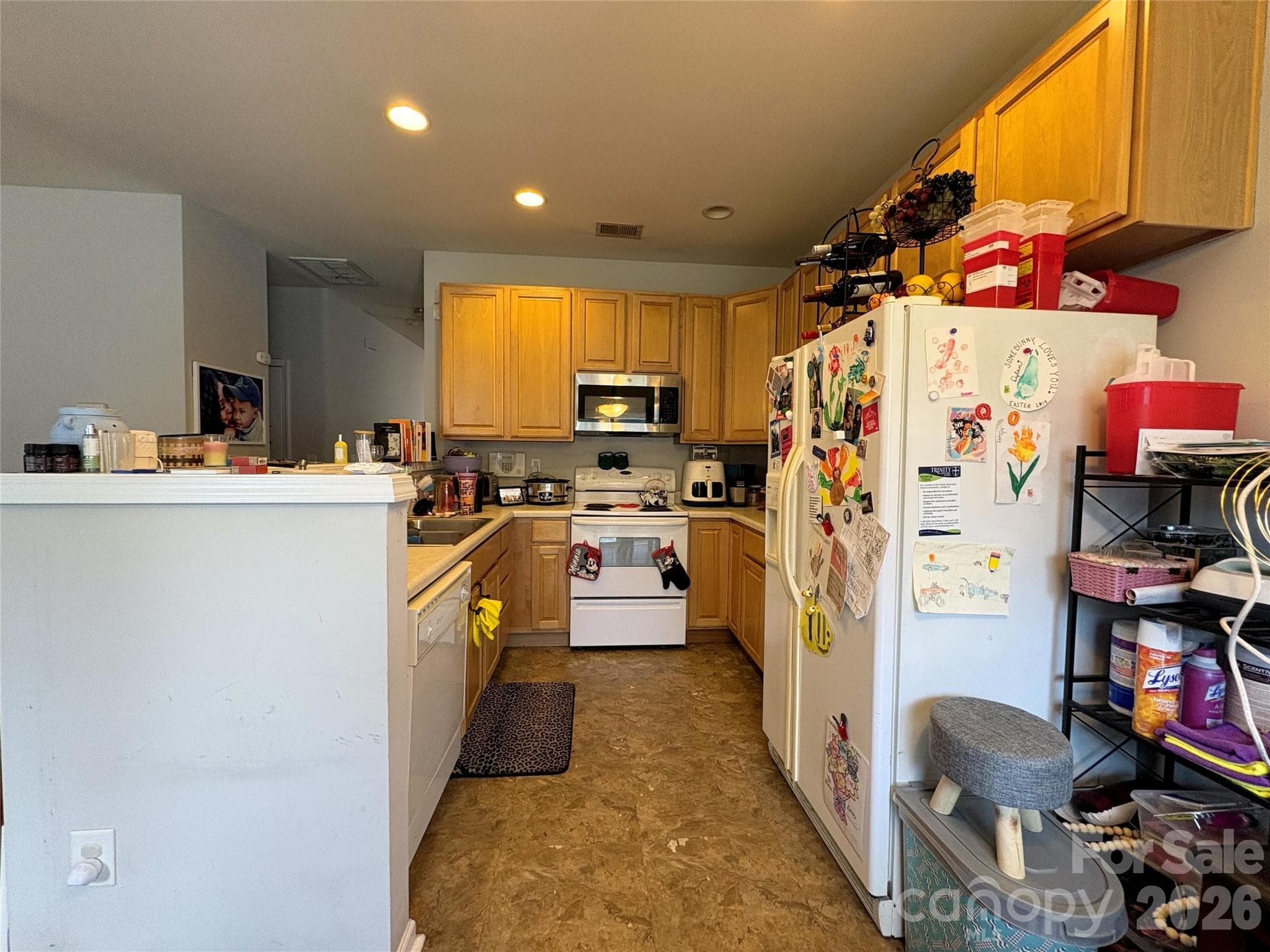 Main level kitchen - 11637 Coddington Ridge Drive, Charlotte