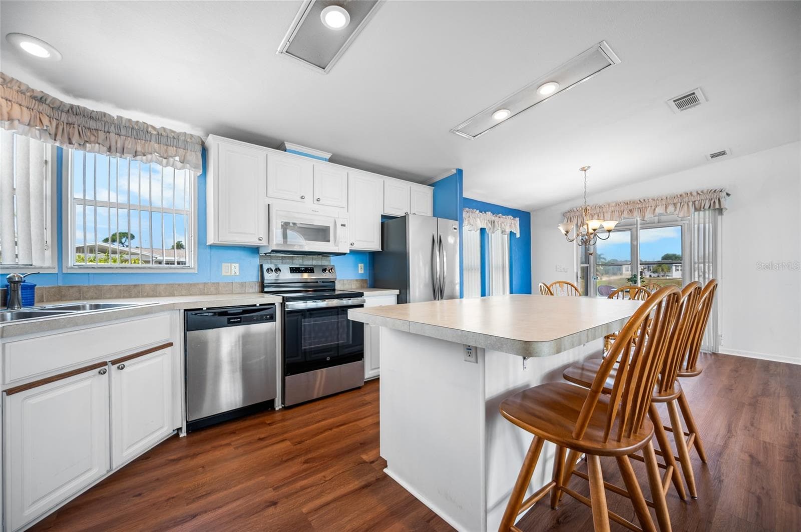 Kitchen with kitchen island - 9177 PINEHAVEN WAY, ENGLEWOOD