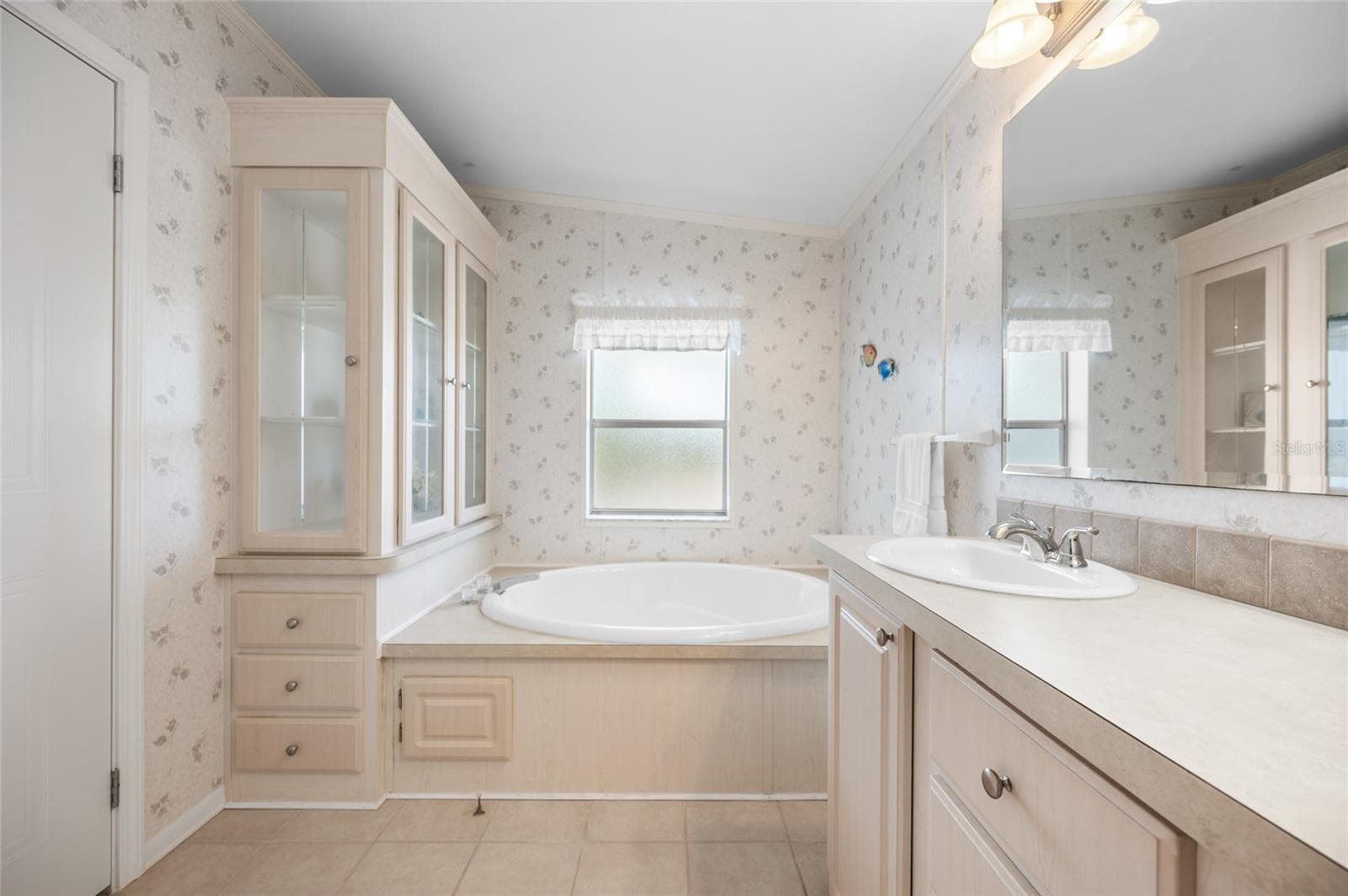 ensuite bathroom - 9177 PINEHAVEN WAY, ENGLEWOOD