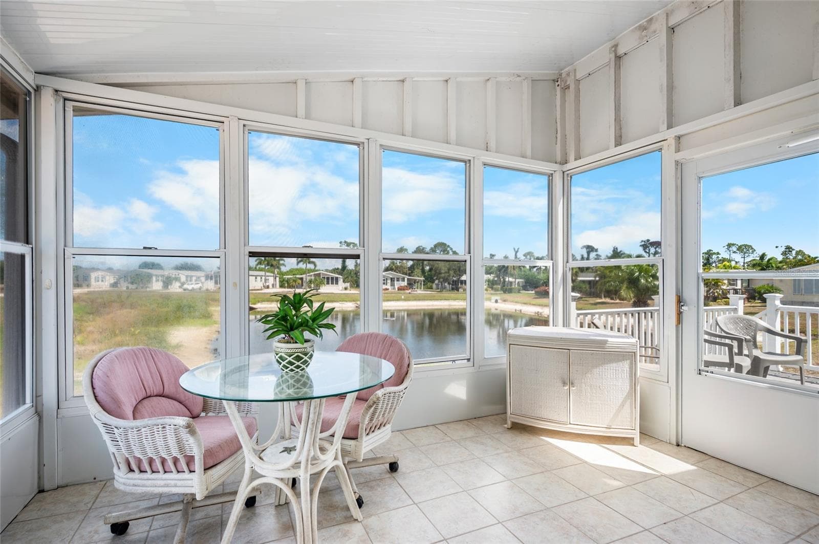 Sun room with pond views - 9177 PINEHAVEN WAY, ENGLEWOOD