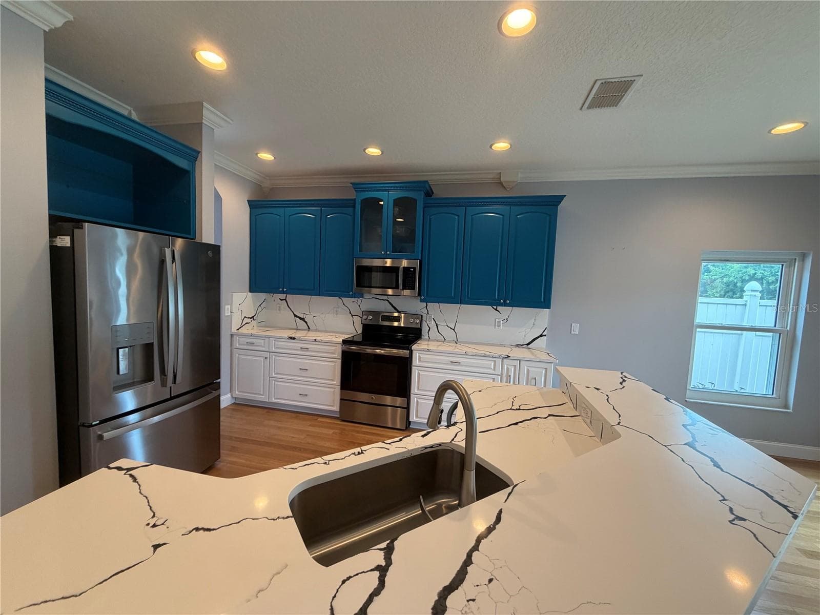 Single Family Residence at 2811 RAVENDALE LN, HOLIDAY, photo 12 of 35