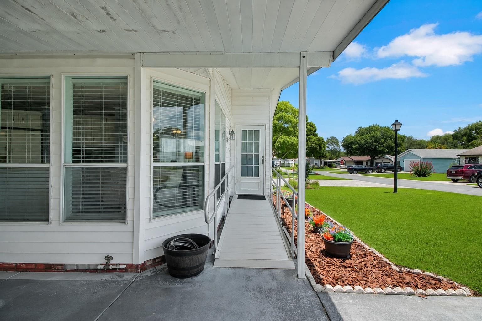 Manufactured Home at 1203 GRANADA CT, THE VILLAGES, photo 3 of 35