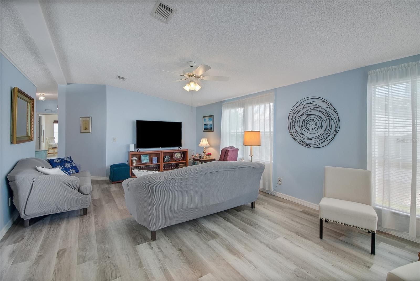 Manufactured Home at 1203 GRANADA CT, THE VILLAGES, photo 4 of 35
