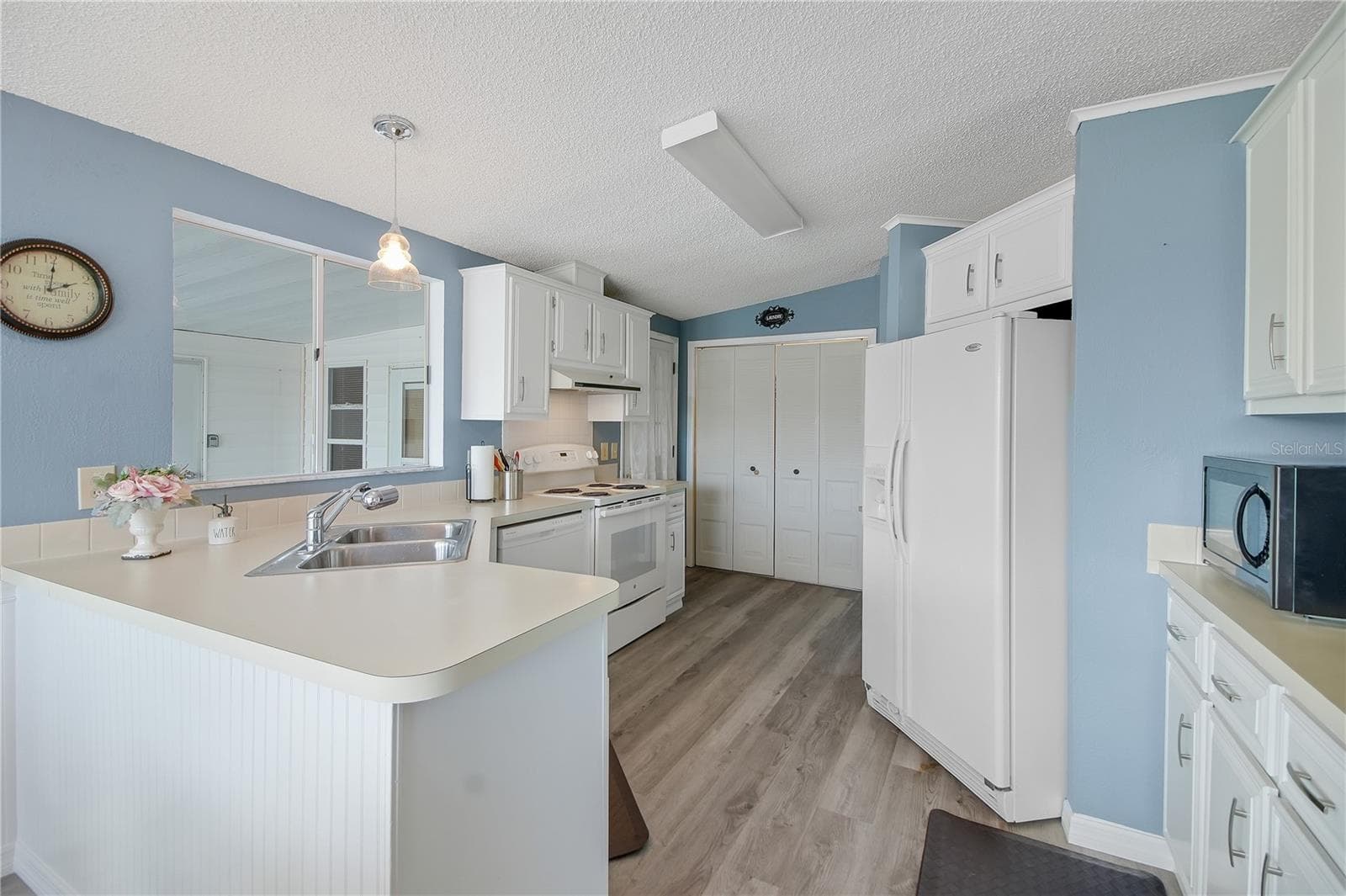 Manufactured Home at 1203 GRANADA CT, THE VILLAGES, photo 10 of 35