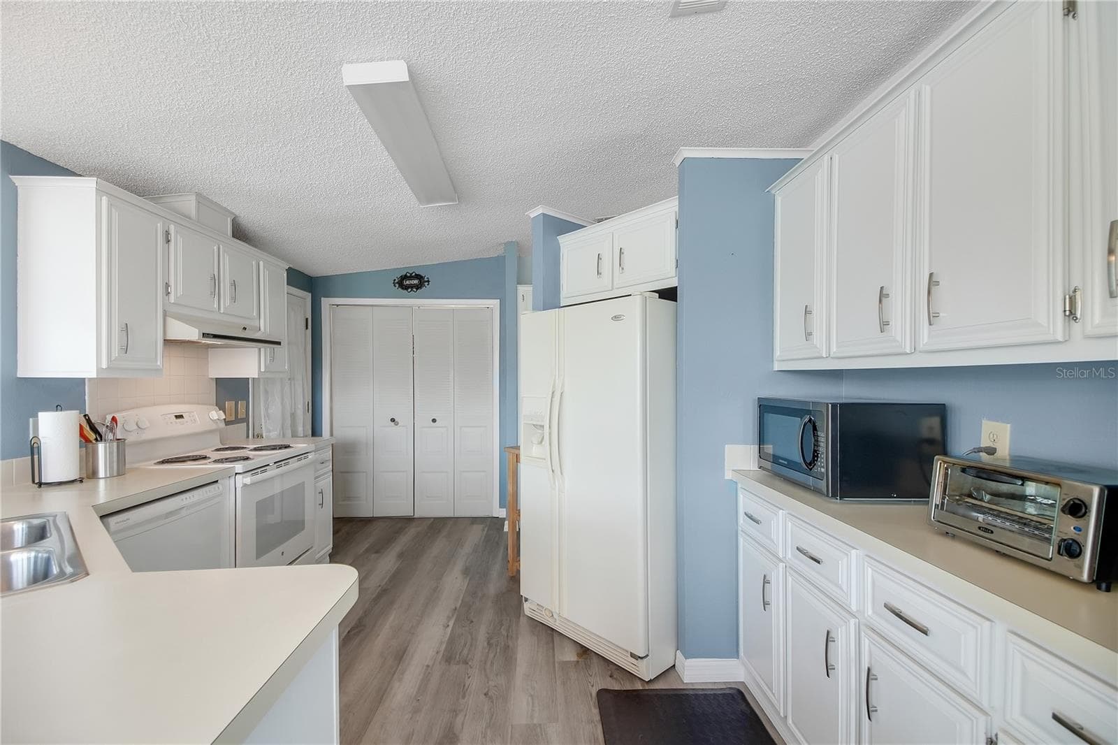 Manufactured Home at 1203 GRANADA CT, THE VILLAGES, photo 11 of 35