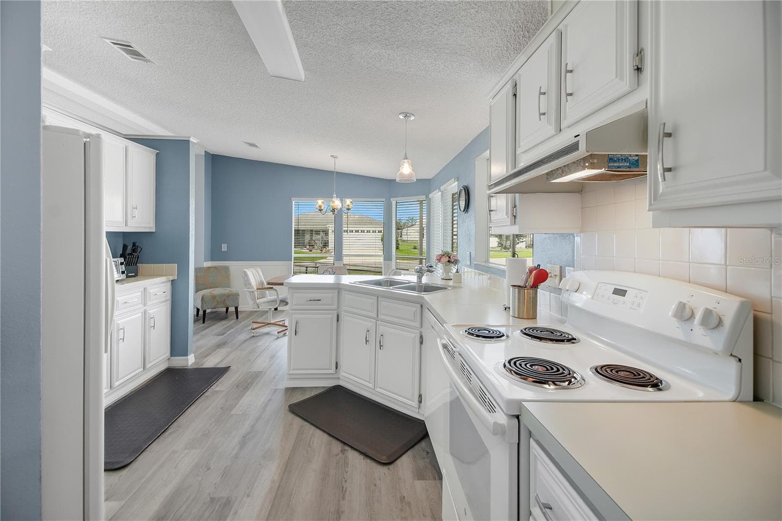 Manufactured Home at 1203 GRANADA CT, THE VILLAGES, photo 13 of 35