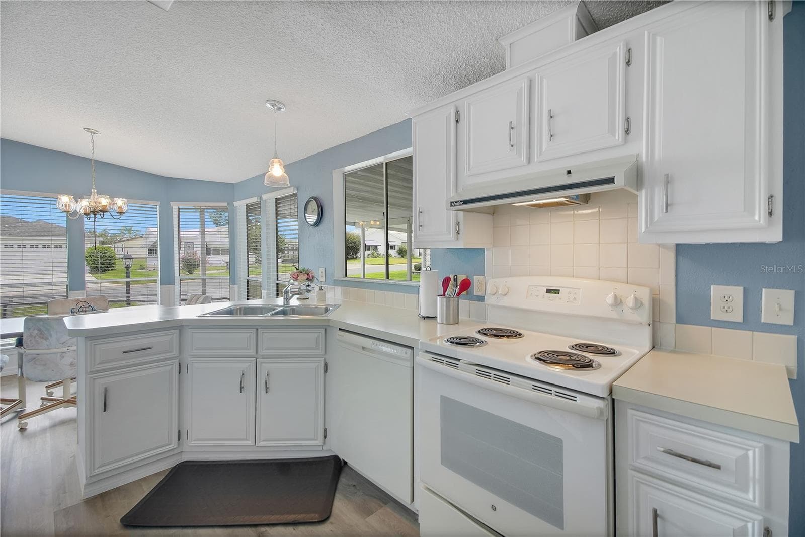 Manufactured Home at 1203 GRANADA CT, THE VILLAGES, photo 14 of 35