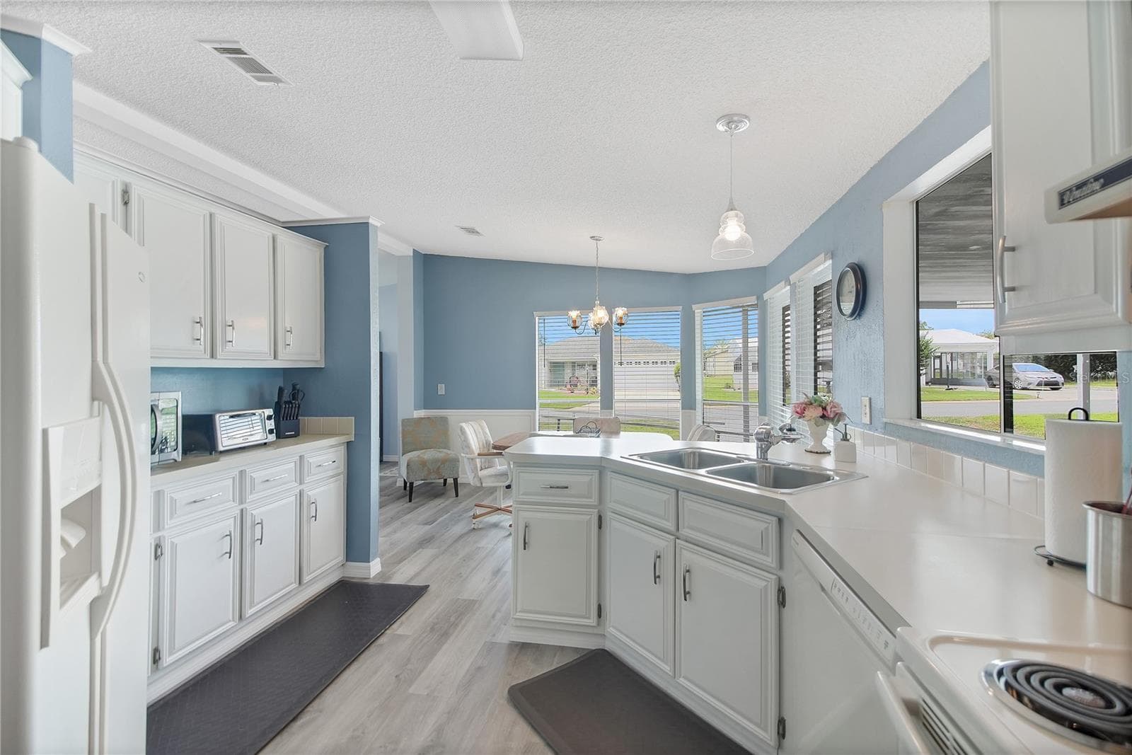 Manufactured Home at 1203 GRANADA CT, THE VILLAGES, photo 15 of 35
