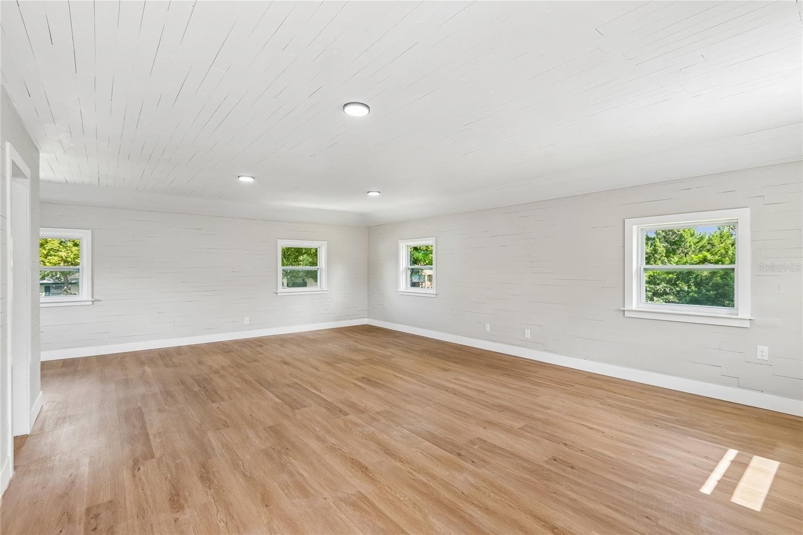 Single Family Residence at 400 PLUMOSA DR, SANFORD, photo 16 of 93