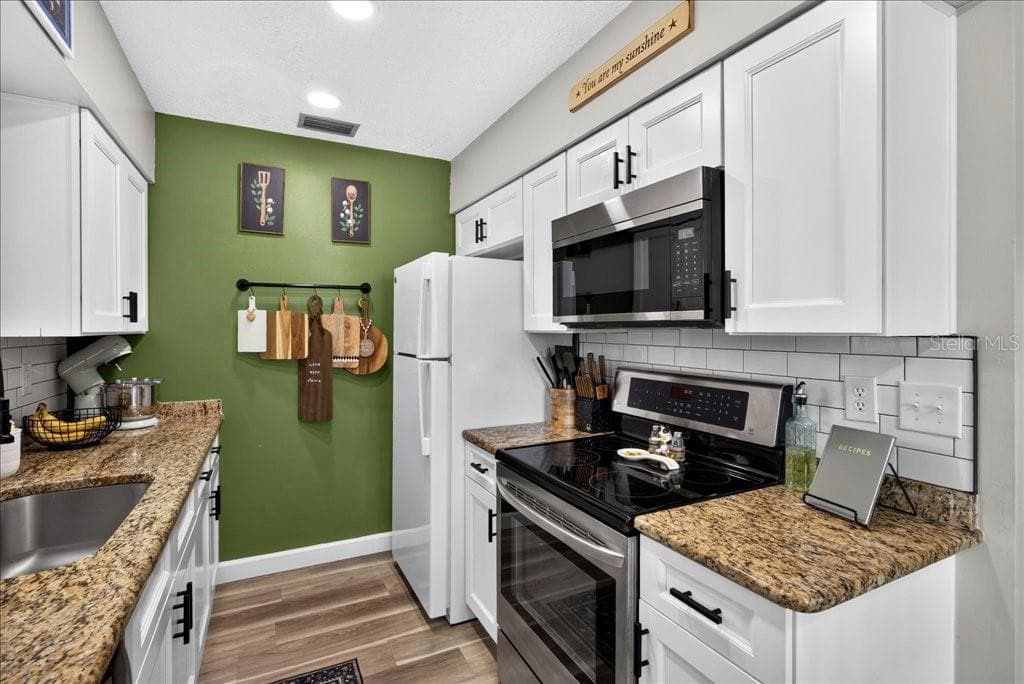 Condominium at 840 CENTER AVE #730, DAYTONA BEACH, photo 8 of 23