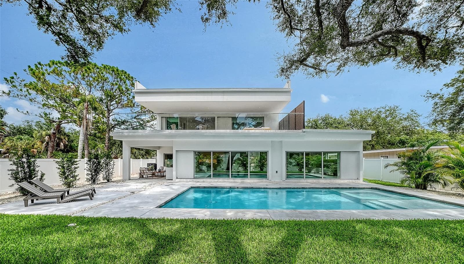 Modern pool and private backyard - 2050 EUCLID TER, SARASOTA