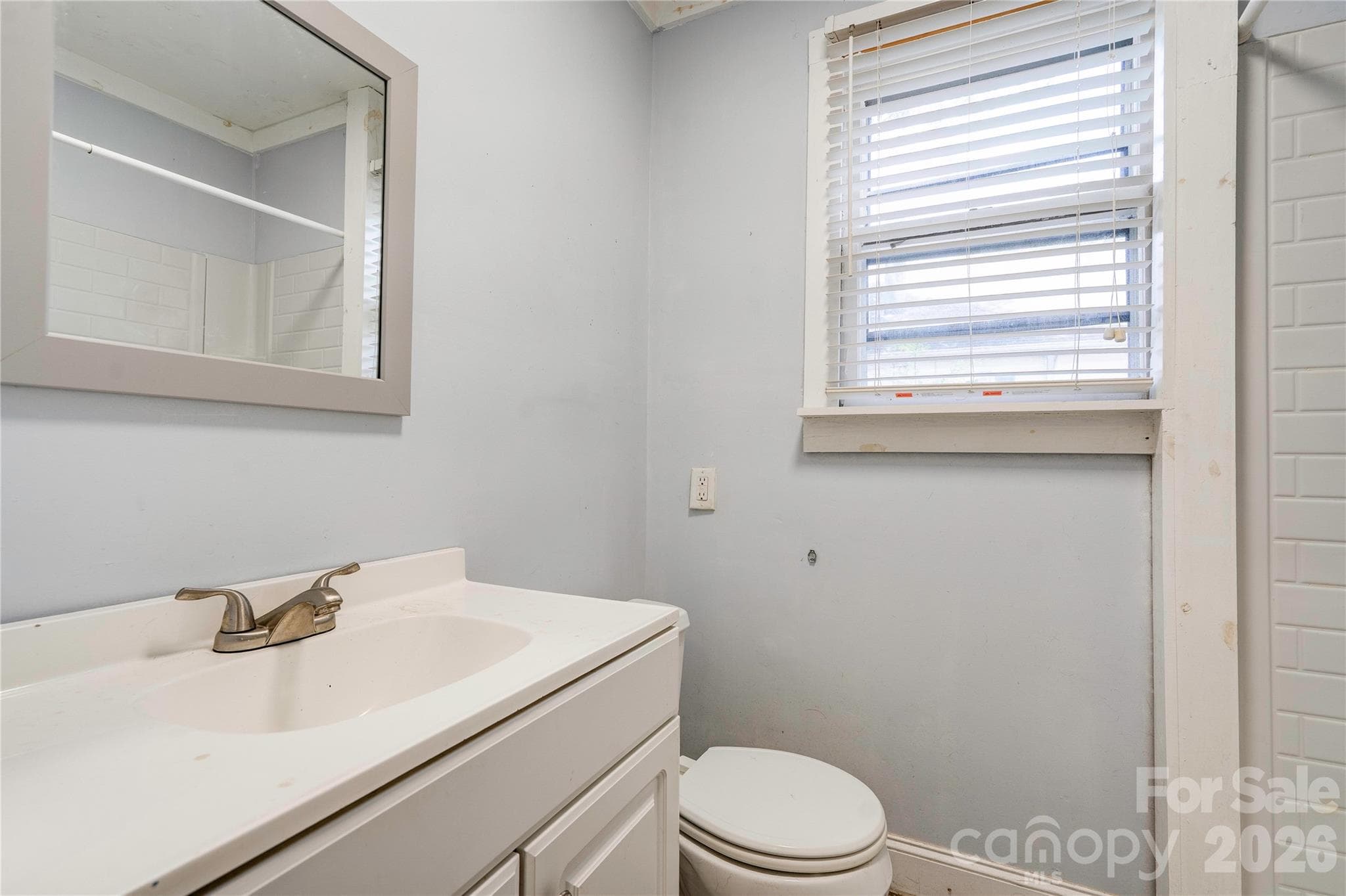 Bathroom 1 - 811 Kings Road, Shelby