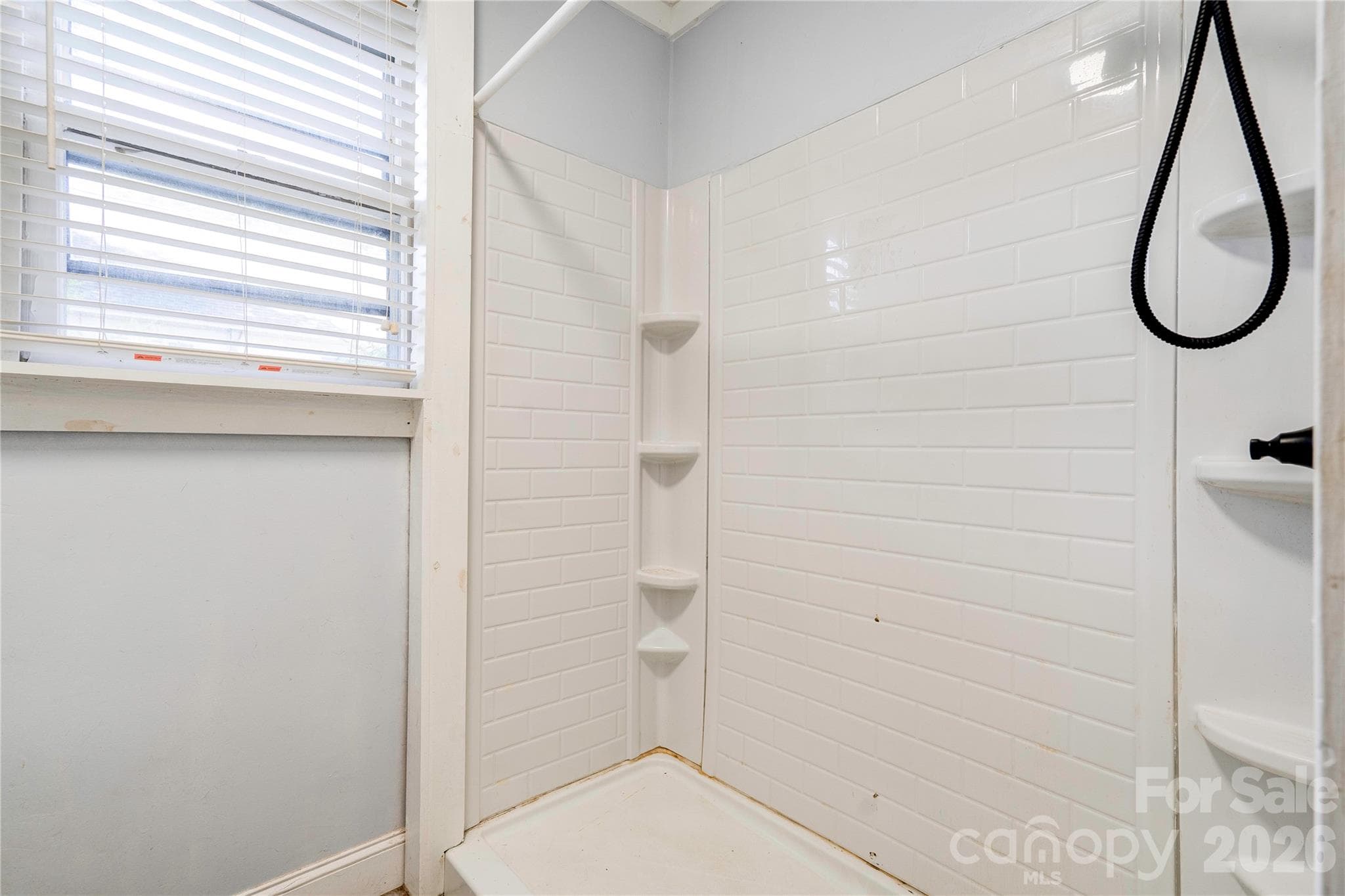 Bathroom 1 - 811 Kings Road, Shelby