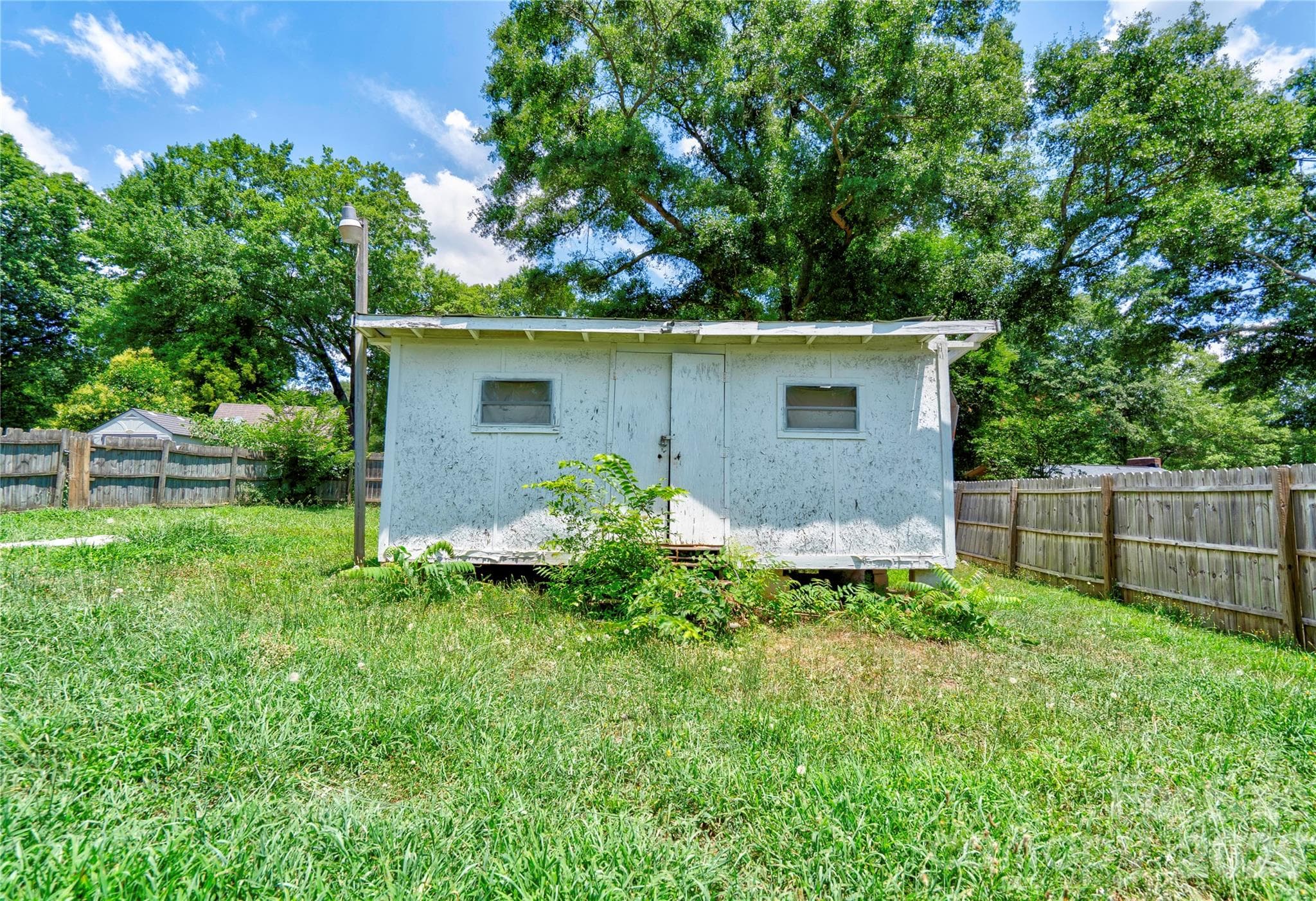 Storage Building - 811 Kings Road, Shelby
