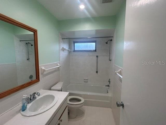 Guest bath - 7102 W COUNTRY CLUB DR N, SARASOTA