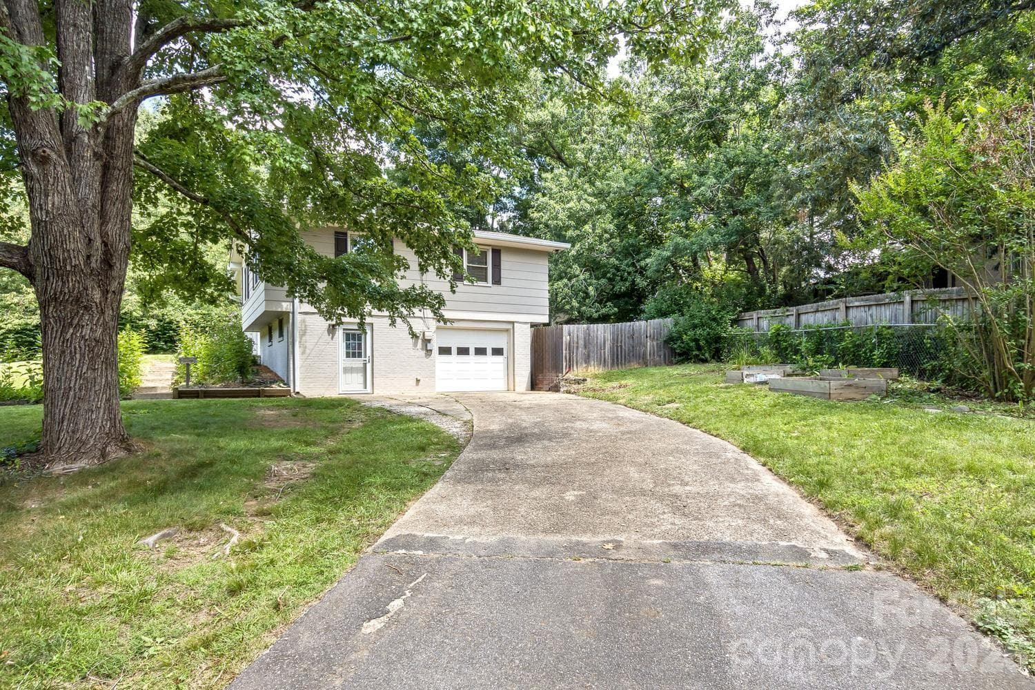 Tons of parking and 1 car garage - Asheville