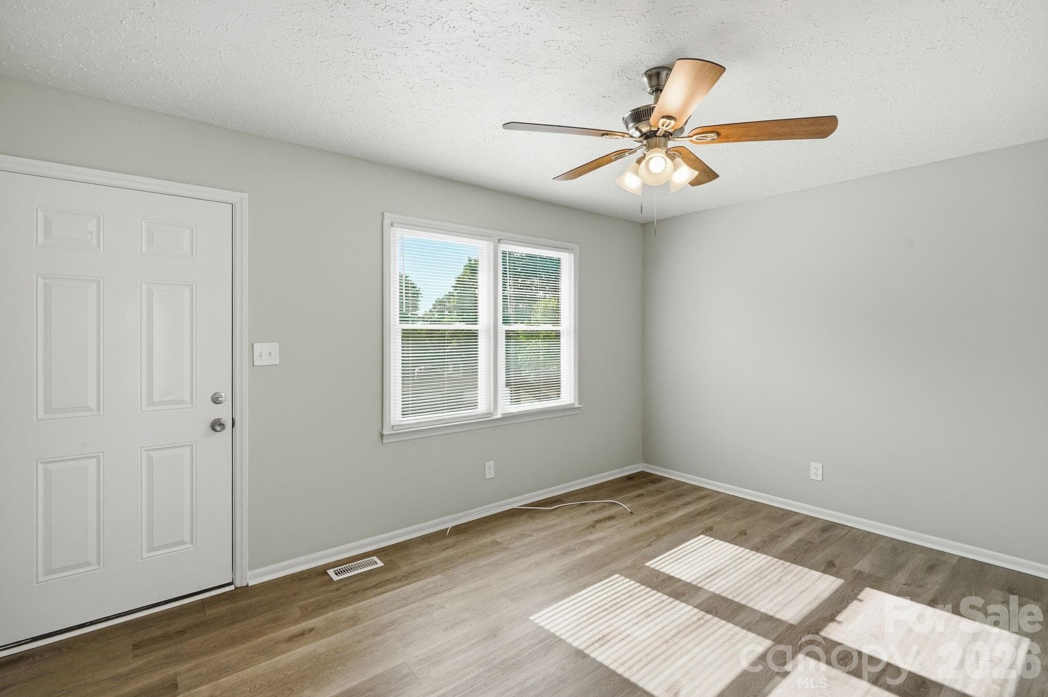 Single Family Residence at 202 Cooke Circle, Kings Mountain, photo 15 of 33