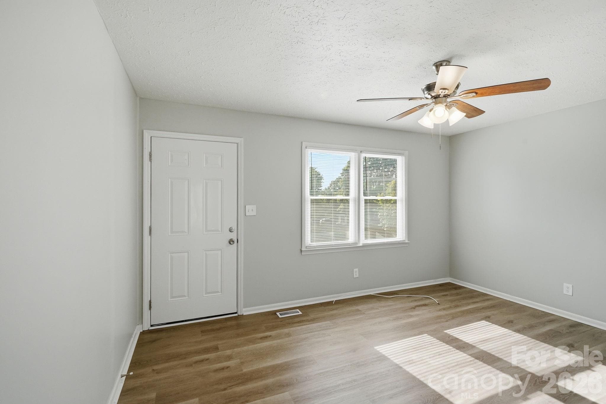 Single Family Residence at 202 Cooke Circle, Kings Mountain, photo 17 of 33