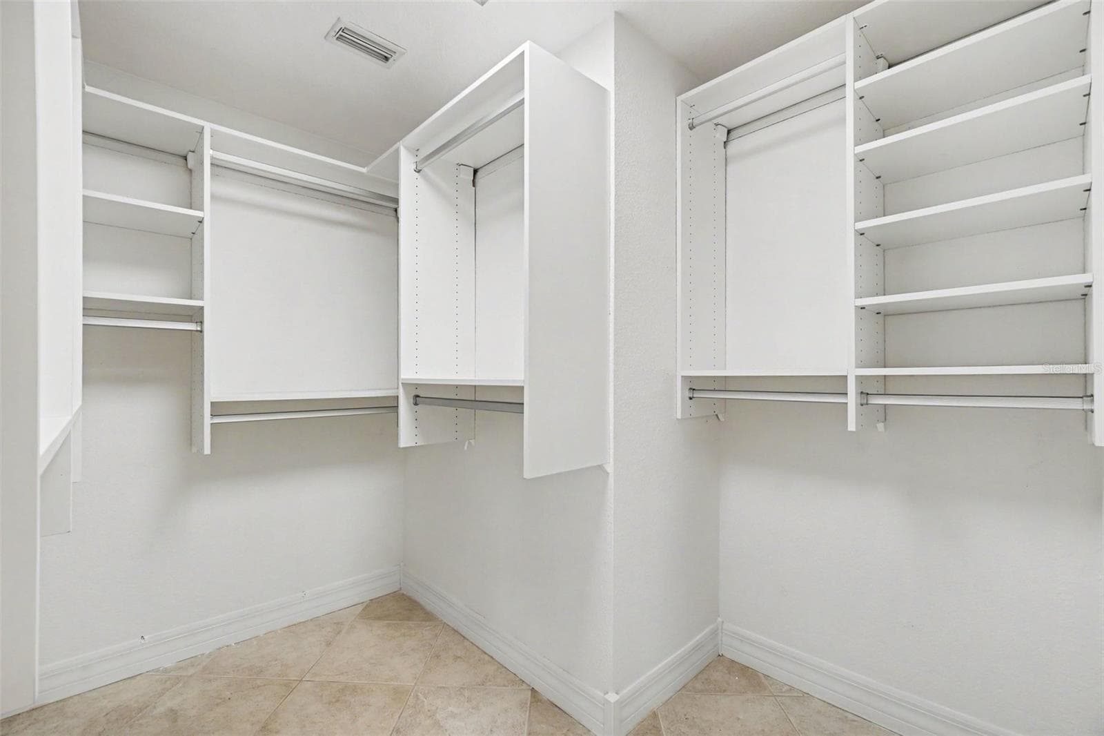 Single Family Residence at 12001 SW KINGSWAY CIR, LAKE SUZY, photo 14 of 29