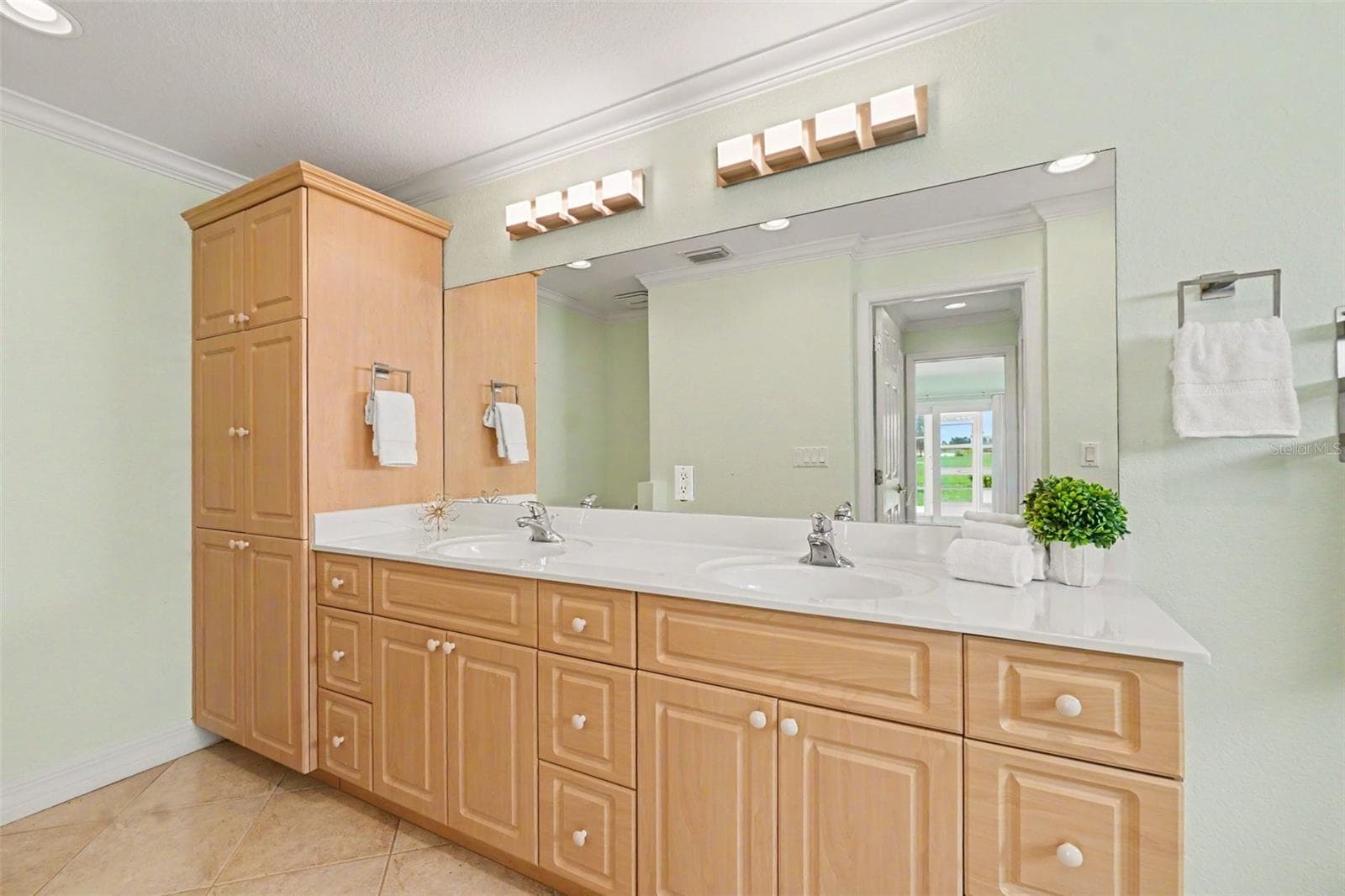 Single Family Residence at 12001 SW KINGSWAY CIR, LAKE SUZY, photo 15 of 29