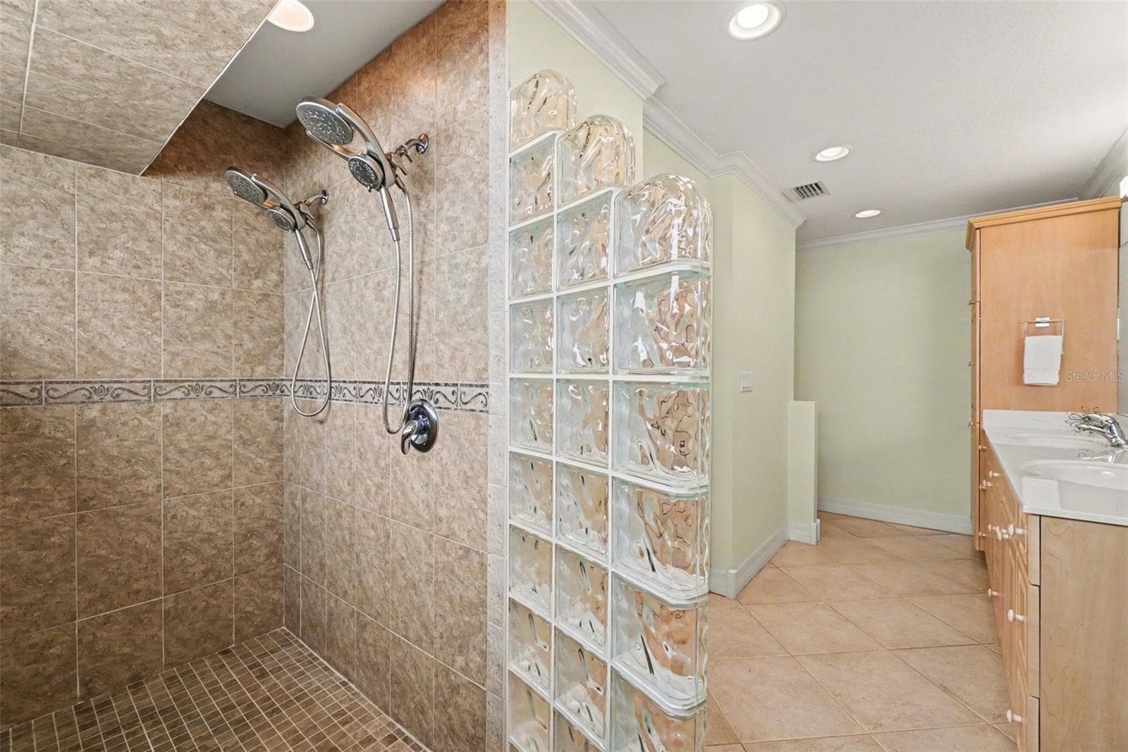 Single Family Residence at 12001 SW KINGSWAY CIR, LAKE SUZY, photo 16 of 29
