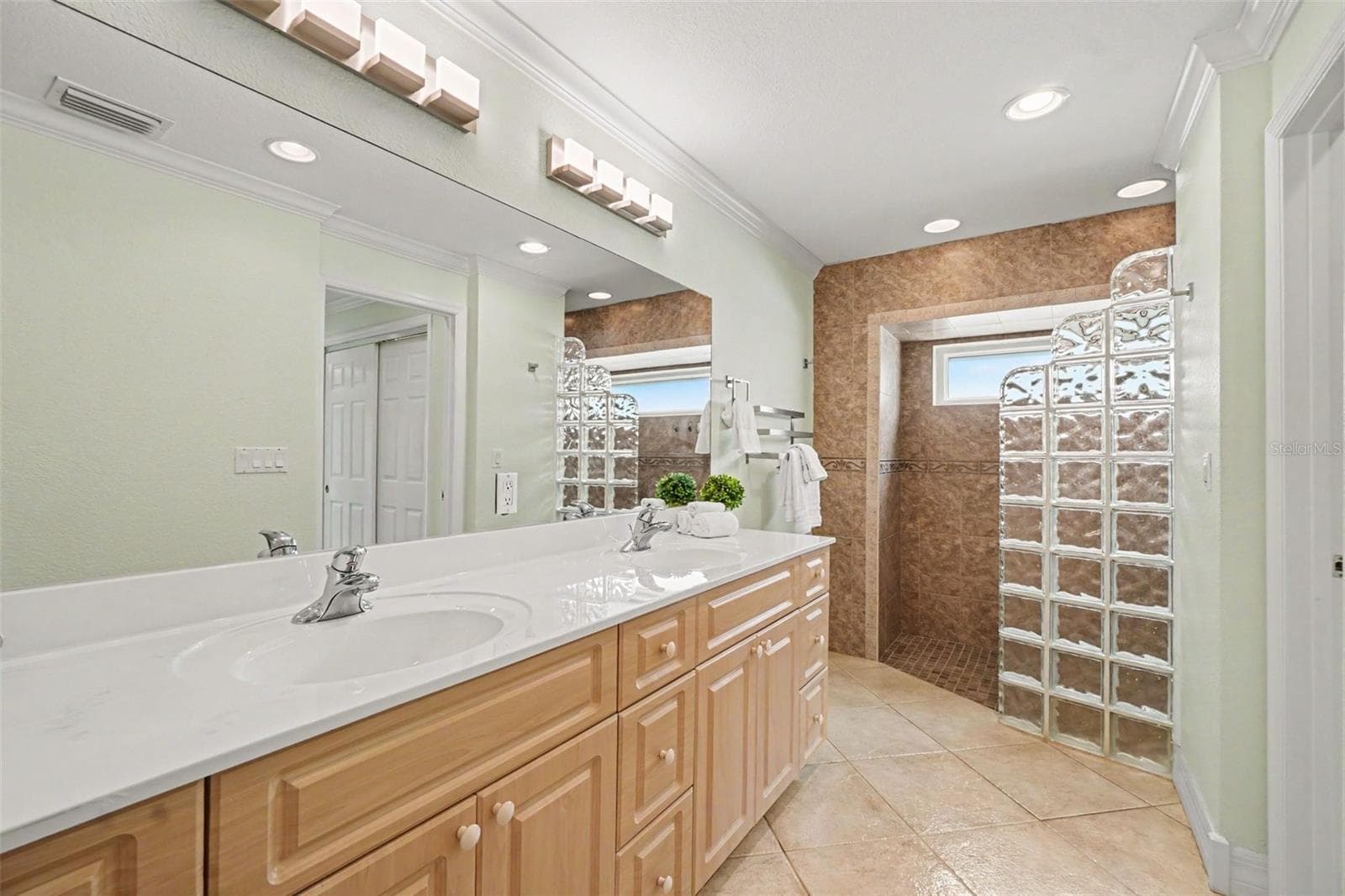 Single Family Residence at 12001 SW KINGSWAY CIR, LAKE SUZY, photo 17 of 29