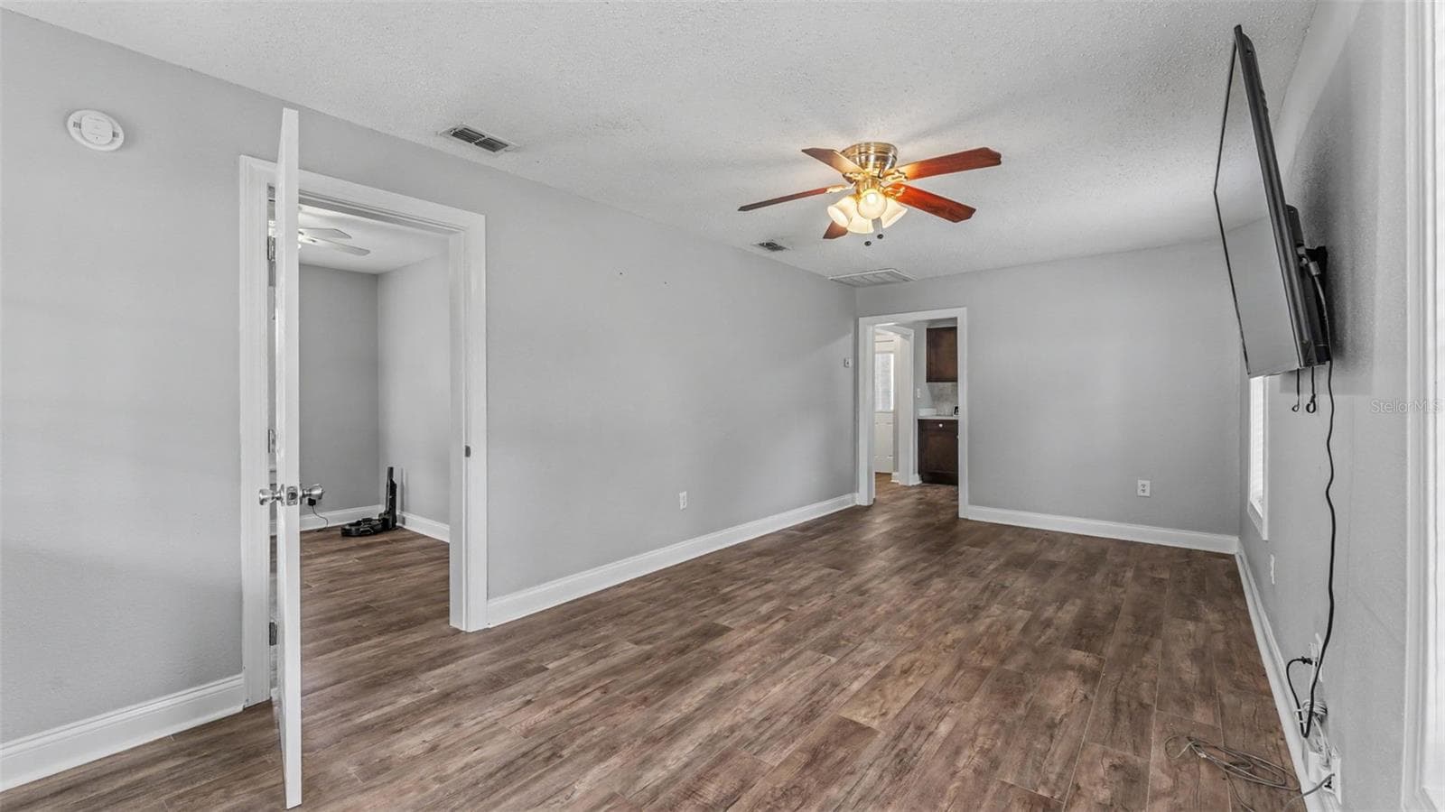 Single Family Residence at 1034 S DAKOTA AVE, LAKELAND, photo 5 of 31