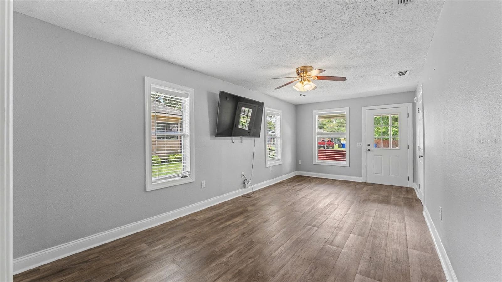 Single Family Residence at 1034 S DAKOTA AVE, LAKELAND, photo 6 of 31