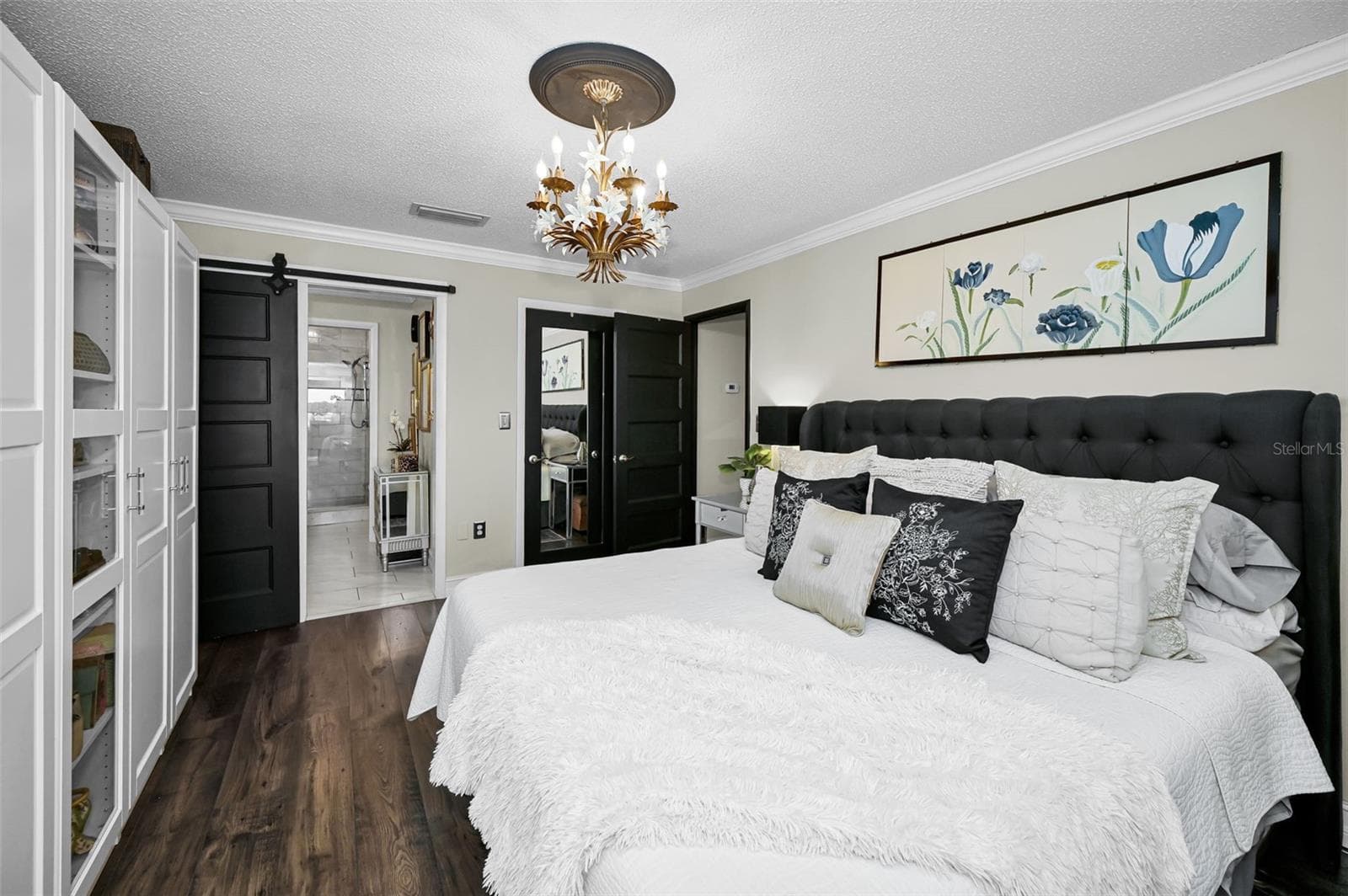 Primary-ensuite with large walk in closet - 100 BLUFF VIEW DR #211C, BELLEAIR BLUFFS