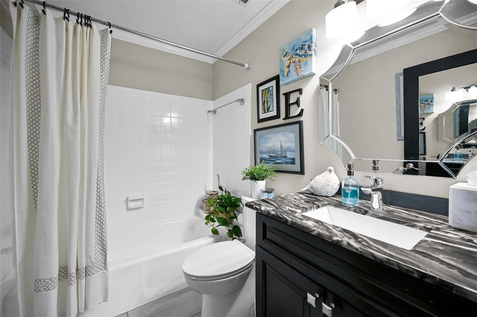 Guest bathroom - 100 BLUFF VIEW DR #211C, BELLEAIR BLUFFS