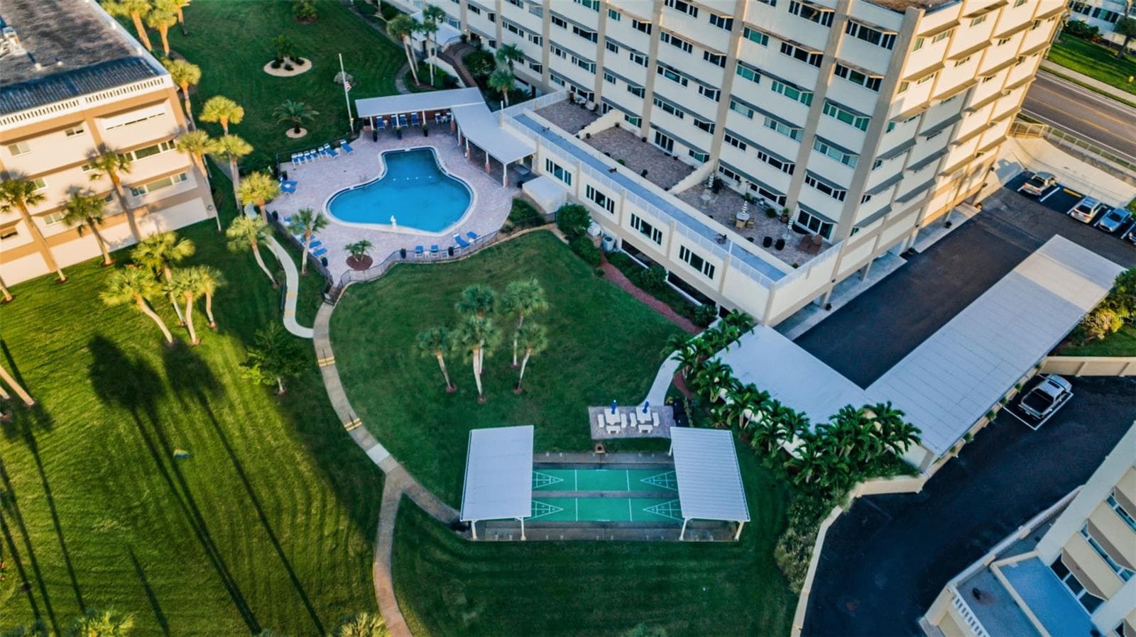 Pool and shuffle board - 100 BLUFF VIEW DR #211C, BELLEAIR BLUFFS